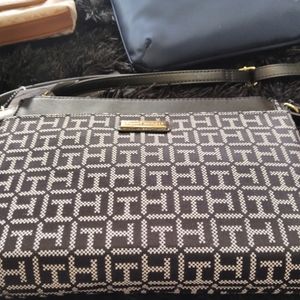 Tommy Hilfigers Purse